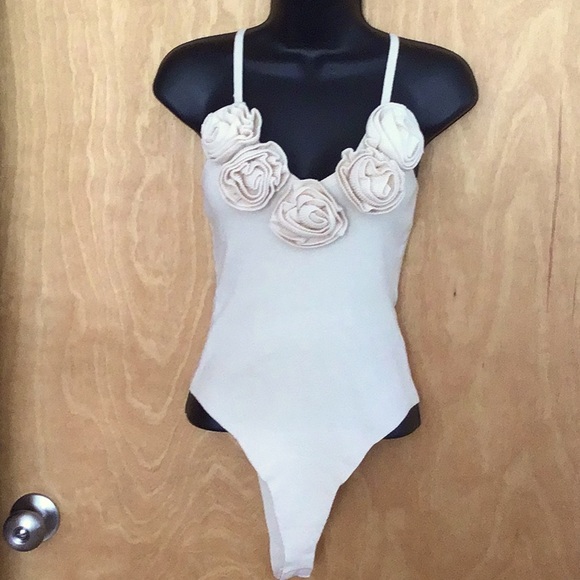 Lizette Floral Bodysuit - Picture 1 of 10